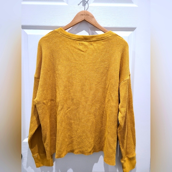 Abercrombie & Fitch Mustard lounge top. SIZE XL - Picture 3 of 3